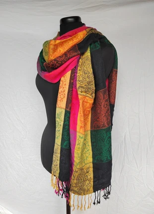 Écharpe multicolore 🌷 Marque inconnue, état: Très bon état, 7,00 €, 8,05 € Protection acheteurs (Pro) incluse