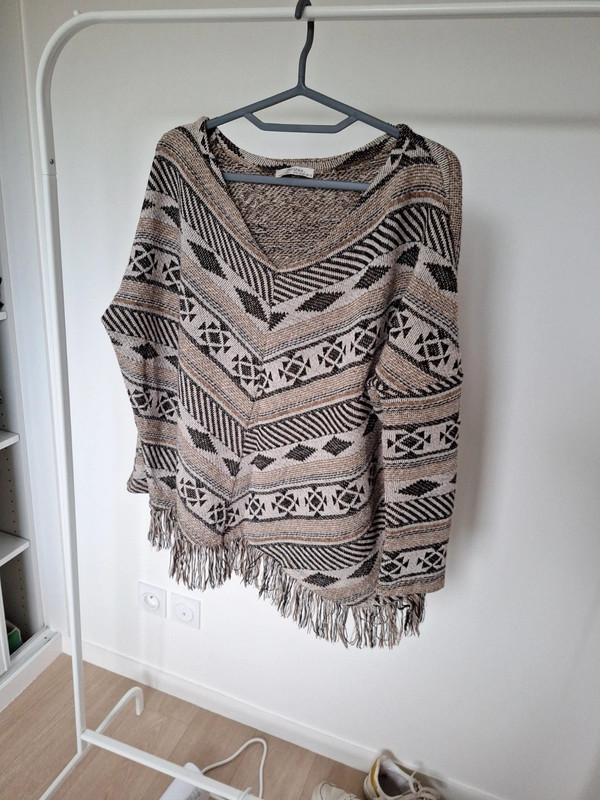 Poncho ethnique Bershka TM