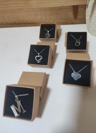 Collier pendentif et boîte , marca: Inconnu, estado: Novo sem etiquetas, €15.00, €16.45 inclui Proteção do Comprador