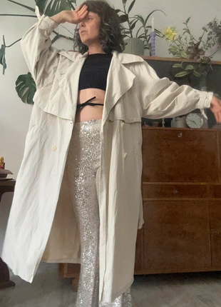 Beiger trenchcoat, marke: Vintage Love, zustand: Sehr gut, größe: L / 40 / 12, 15,00 €, 16,45 € inklusive Vinted-Käuferschutz
