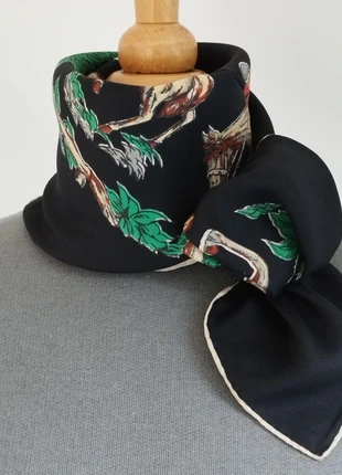 Foulard ancien noir thème équestre vintage, marque: Vintage Silk Scarf, état: Très bon état, 18,00 €, 19,60 € Protection acheteurs (Pro) incluse