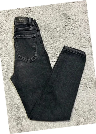 Jean Stradivarius slim noir – Taille 32 – Mode tendance, brand: Stradivarius, condizioni: Ottime, taglia: XXS / IT 36 / EU 32, €13.99, €15.39 include la Protezione acquisti