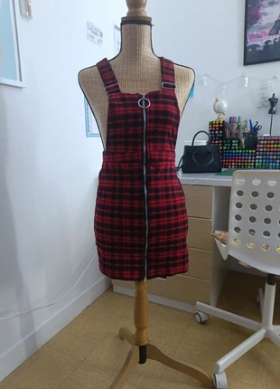 Robe salopette a carreaux , marque: Jennyfer, état: Très bon état, taille: S, 3,00 €, 3,85 € Protection acheteurs incluse