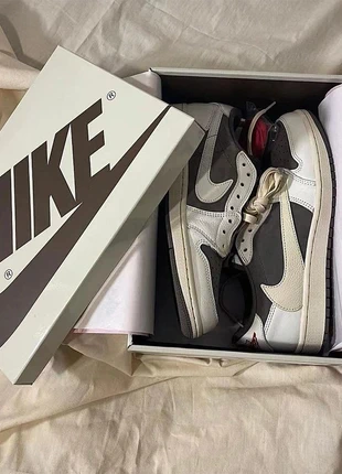 Jordan 1 Reverse Mocha X Travis Scott, brand: Jordan, condizioni: Nuovo con cartellino, taglia: 43, €137.00, €144.55 include la Protezione acquisti