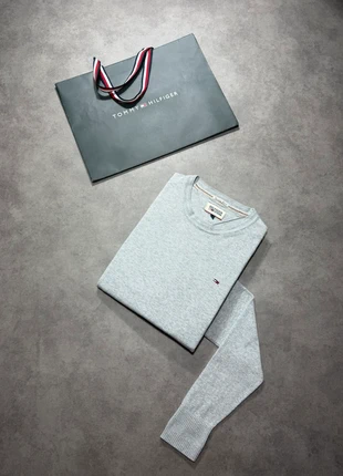 Pull Tommy Hilfiger gris col rond - Logo brodé - 100% coton - Taille S | 2422, brand: Tommy Hilfiger, condizioni: Ottime, taglia: S, €29.99, €32.19 include la Protezione acquisti Pro