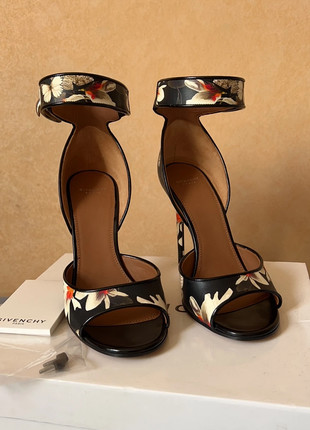Givenchy shark sales lock heels