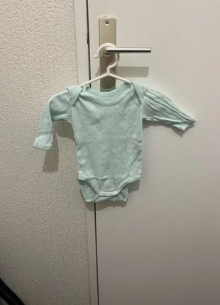 Body manches courtes, brand: Mots d'enfants, condizioni: Ottime, taglia: 3-6 mesi / 62 cm, €1.50, €2.28 include la Protezione acquisti