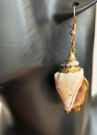 Gold and cream shell earrings, marca: Local, estado: Bueno, 1,00 €, 1,75 € Protección al comprador incluida