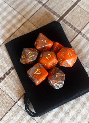 Set dadi D&D argento arancio oro, marca: D&D, estado: Novo sem etiquetas, €6.00, €7.00 inclui Proteção do Comprador