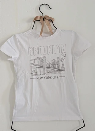 T-shirt blanc "Brooklyn"- Taille 8 ans - avec dessin et inscription, condition: Good, size: 8 years / 128 cm, €3.00, €3.85 includes Buyer Protection