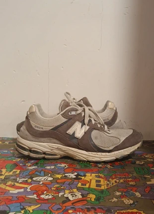 New Balance 2002R gris vintage – talla 45 EUR, marca: New Balance, estado: Satisfatório, tamanho: 45, €10.00, €11.20 inclui Proteção do Comprador