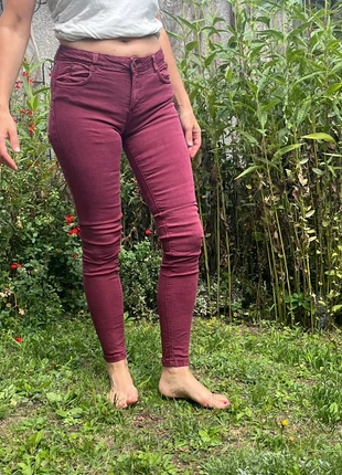 Pantalon rouge bershka Slim PushUp taille 38, staat: Heel goed, maat: M / 38 / 10, € 13,50, € 14,88 inclusief Kopersbescherming