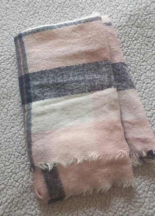 Echarpe kiabi rayée , marque: Kiabi, état: Bon état, 5,00 €, 5,95 € Protection acheteurs incluse