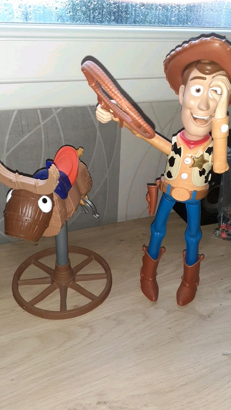 Toy story Woody rodéo parle français 37 cm