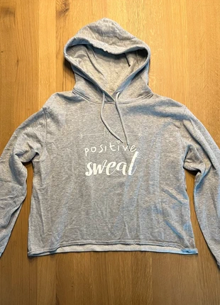 Sweat à capuche court gris clair femme Kiabi taille M, brand: Kiabi, condition: Very good, size: M / 38 / 10, €10.00, €11.20 includes Buyer Protection