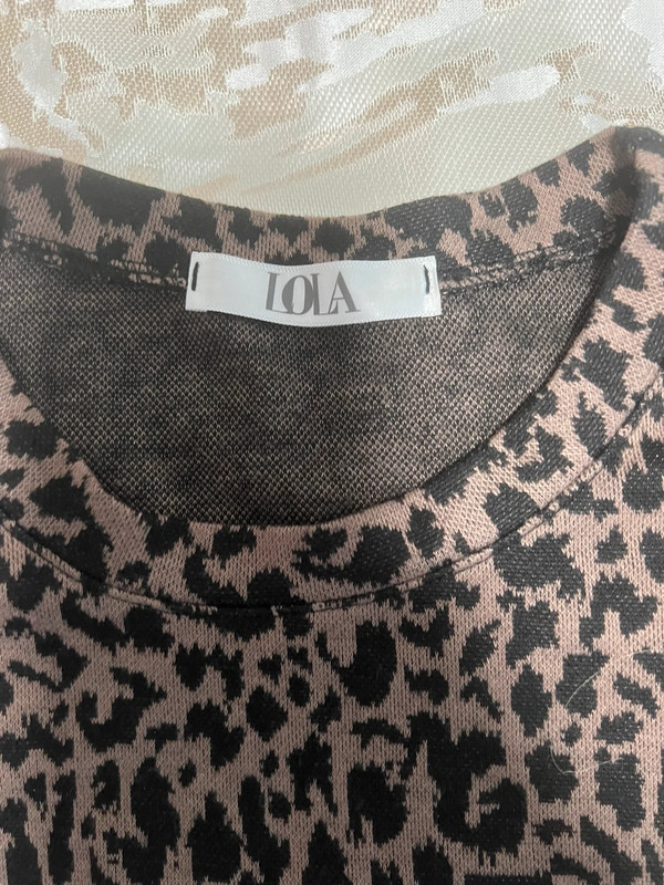 Leopard print puff sleeve top 2