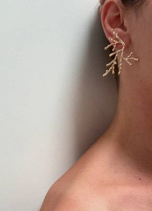 Orecchino scultura dorato stile corallo – statement piece, staat: Nieuw zonder prijskaartje, € 12,00, € 13,30 inclusief Kopersbescherming