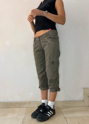 Vintage Y2K Cargo Capri with gold details, marque: Vintage Dressing, état: Très bon état, taille: S / 36 / 8, 15,00 €, 16,45 € Protection acheteurs incluse