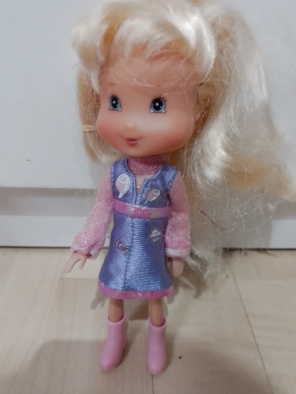 Petite poupee clearance barbie