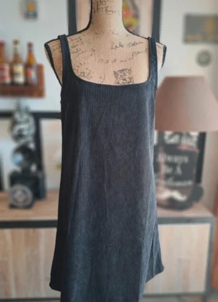 Robe velours léger neuve Shein TM, marke: Shein, zustand: Neu, mit Etikett, größe: M / 38 / 10, 6,00 €, 7,00 € inklusive Vinted-Käuferschutz