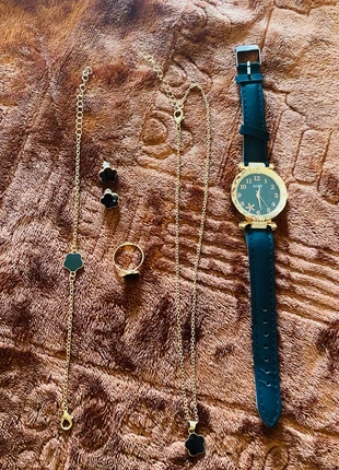 Ensemble de bijoux, brand: Femme, condition: New without tags, €20.00, €21.70 includes Buyer Protection