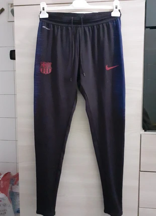 Pantalone tuta elastico uomo tecnologia vaporknit nike for Barcellona colore vinaccio S/M NIKE, marke: nike for Barcellona, zustand: Sehr gut, größe: S, 18,00 €, 19,60 € inklusive Vinted-Käuferschutz
