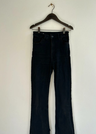 jean flare , marque: Bershka, état: Très bon état, taille: XS / 34 / 6, 9,00 €, 10,15 € Protection acheteurs incluse