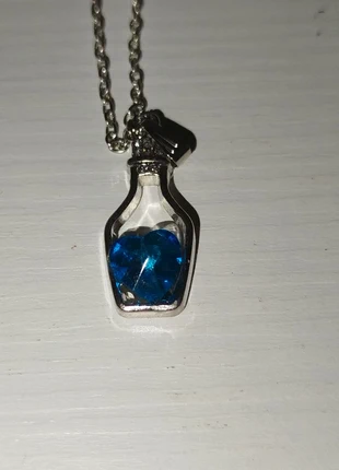 Collana con bottiglia stilizzata e cuore, marca: NoName, estado: Bueno, 2,00 €, 2,80 € Protección al comprador incluida