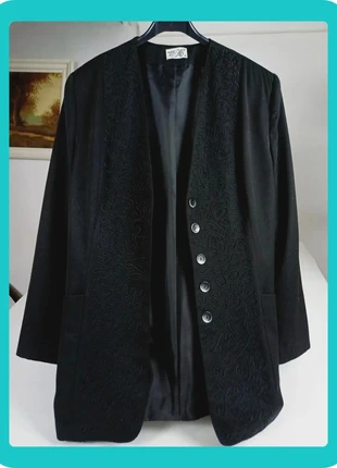 797 - Casaco Preto Clássico Mulher, Miss H, M, Muito Bom Estado | Women's Vintage Embroidered Coat, marque: Miss H, état: Très bon état, taille: M / 38 / 10, 31,00 €, 33,25 € Protection acheteurs incluse