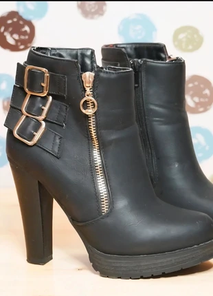 Bottines a talons noires et dorés, marke: Noir, zustand: Sehr gut, größe: 36, 16,99 €, 18,54 € inklusive Vinted-Käuferschutz