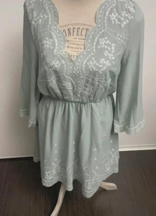 Superbe Robe d'Été H&M Divided Taille 36 S avec Broderies Blanches, brand: H&M, condition: Very good, size: S / 36 / 8, €8.00, €9.10 includes Buyer Protection