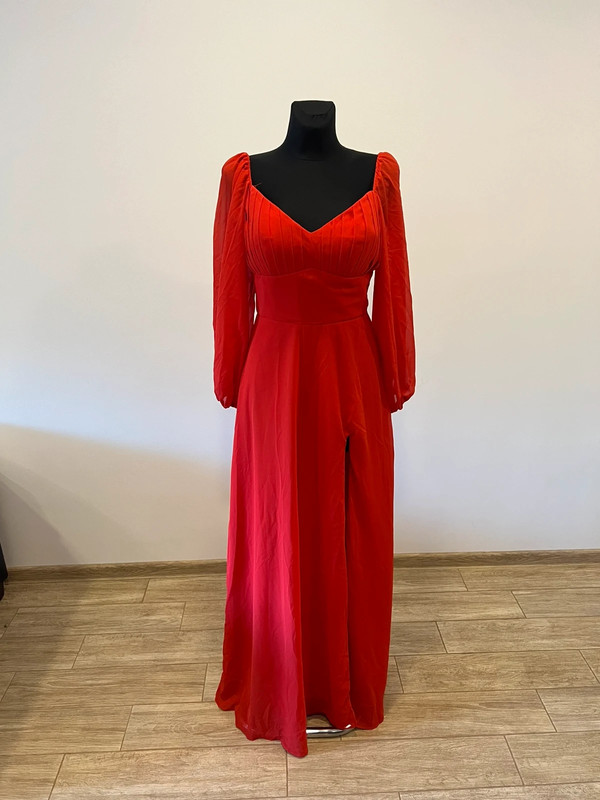 Raudona puošni suknelė 1