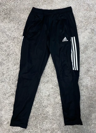 Survêtement Adidas Noir à Bande Blanche | Confort, Style et Performance Sportive, marke: adidas, zustand: Sehr gut, größe: M, 24,90 €, 26,85 € beinhaltet Vinted-Käuferschutz Pro