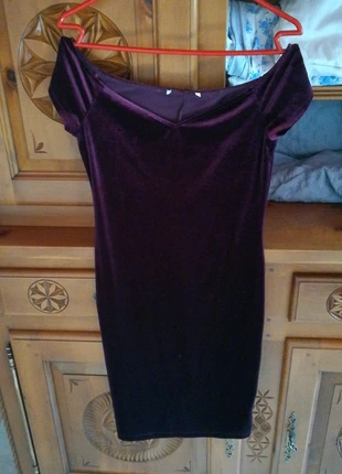 Robe velours épaules dénudés , staat: Heel goed, maat: S / 36 / 8, € 7,00, € 8,05 inclusief Kopersbescherming