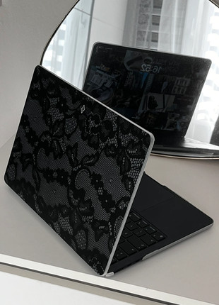 Obrázek k inzerátu: coquette macbook air m2 protective case burga