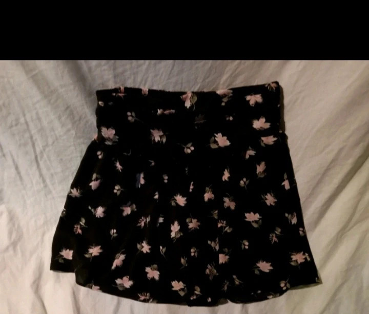 New York & Co.  Black Floral mini lined skirt small 1