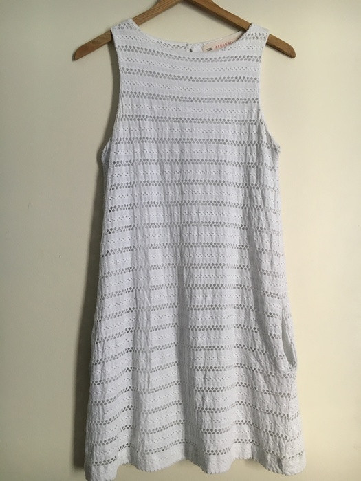 Robe NEUVE style crochet blanche doublée ZARA taille M 1