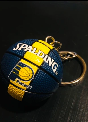 Portachiavi Indiana Pacers + Adesivi NBA in regalo Keychain basketball Spalding, marke: NBA, zustand: Neu, 4,00 €, 4,90 € inklusive Vinted-Käuferschutz