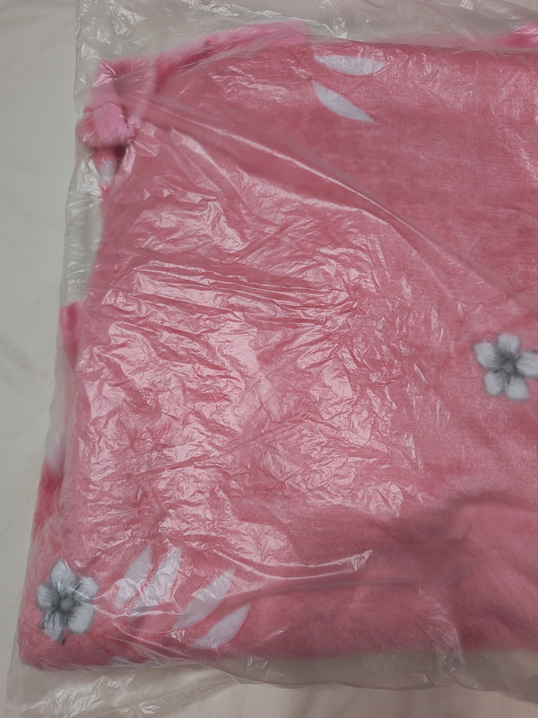 NEW in Packaging Pink Floral Pattern Flannel Blanket 2