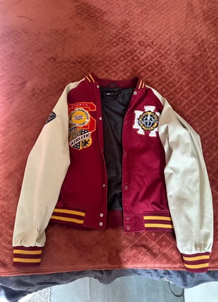 Veste Asos Rouge et beige M, merk: ASOS, staat: Goed, maat: M, € 10,00, € 11,20 inclusief Kopersbescherming