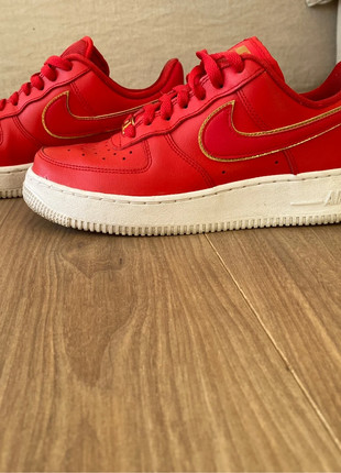 Air Force 1 rouge et or