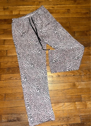 pantalon de pyjama léopard rose et gris T38, état: Très bon état, taille: M / 38 / 10, 5,99 €, 6,99 € Protection acheteurs incluse