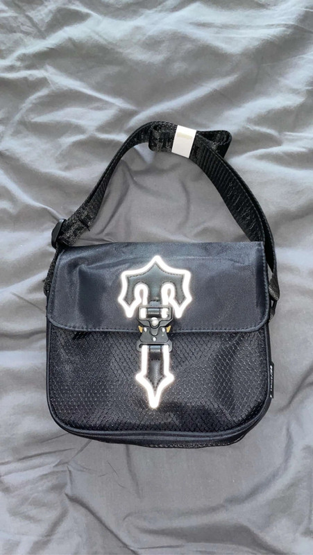 Trapstar Messenger Bag 1.0 - Black and white