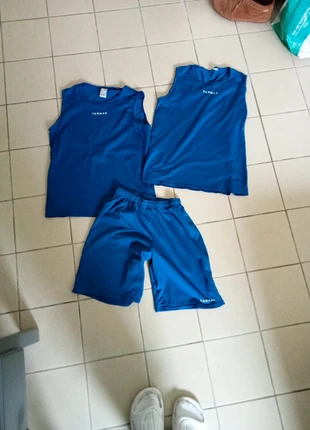 Lot 2 Maillots de basket+ short, marke: Decathlon, zustand: Sehr gut, größe: 12 Jahre / 152, 10,00 €, 11,20 € inklusive Vinted-Käuferschutz