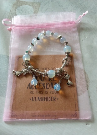 Bracelet breloque chat, merk: Fait Main, staat: Nieuw met prijskaartje, € 4,00, € 4,90 inclusief Kopersbescherming