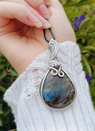 Ciondolo elfico con Labradorite multicolore, état: Très bon état, 17,00 €, 18,55 € Protection acheteurs incluse