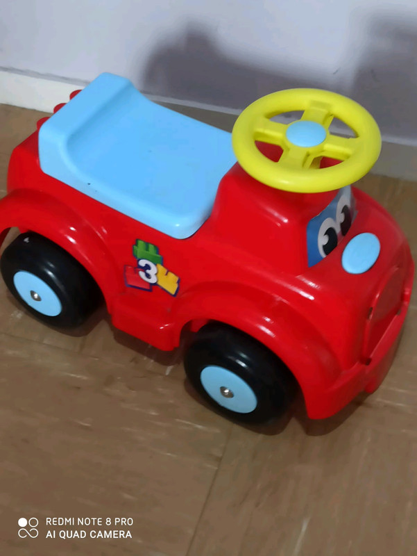 Petite voiture pour enfant-bebe