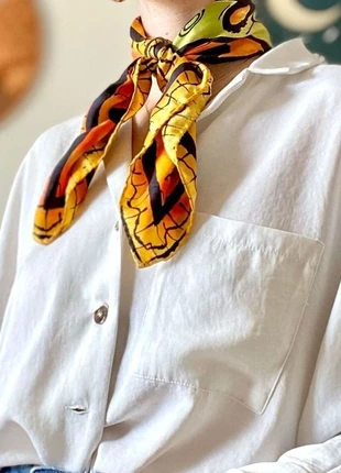 Foulard Vintage - Motif Fleurs - Couleurs Vives - Bon état, brand: Vintage, condizioni: Buone, €2.00, €2.80 include la Protezione acquisti Pro