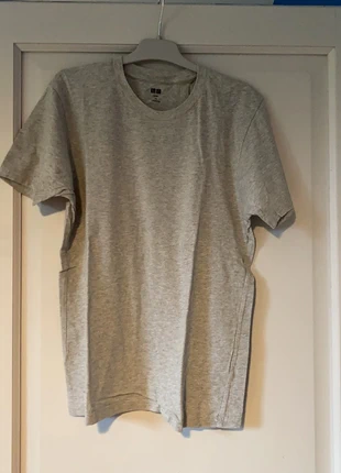 T-shirt gris , marque: Uniqlo, état: Très bon état, taille: XS, 4,00 €, 4,90 € Protection acheteurs incluse