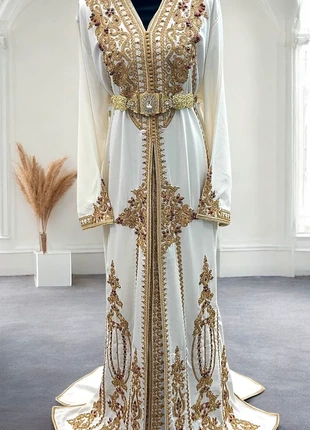 Takchita marocain idéal pour fiançailles ou mariage taille 2 XL /5 XL, staat: Heel goed, maat: Overige, € 190,00, € 200,20 inclusief Kopersbescherming